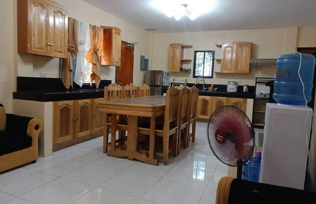 Charming and Relaxing 7-bed House in Mati City, - Foto 8