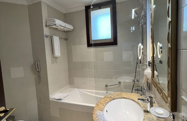 City Seasons Suites - Photo 37