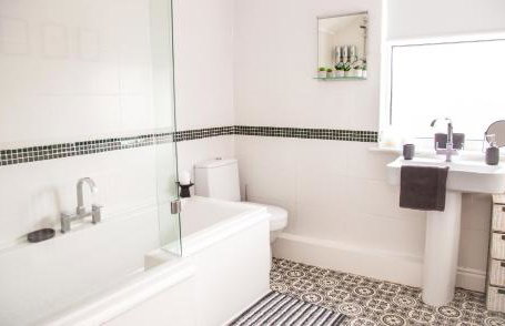 Contractor house, sleeps 5, close to restaurant's and bars, Long stays available, Oveyo Accommodation - Foto 10