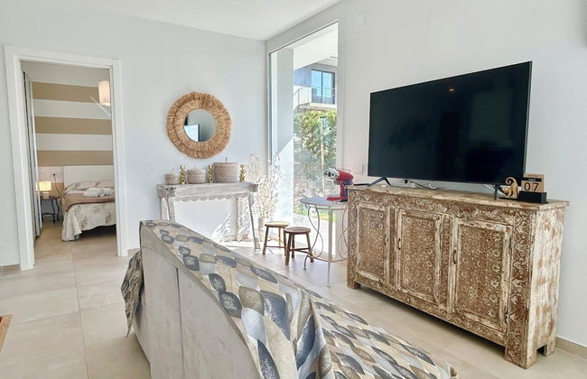 Golden Hour Retreat Lagoon View Villa With Pool - Photo 8