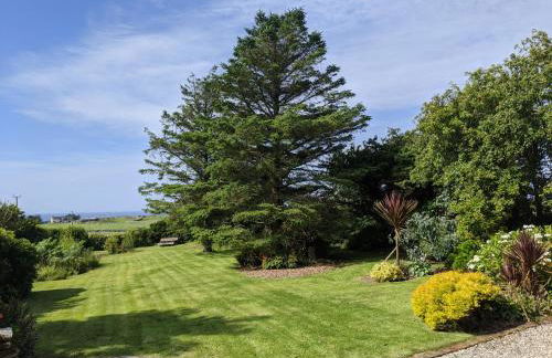 Cosy, Coastal Retreat with a Large Garden - Photo 2