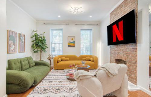 Bushwick Gem with Spacious King Bed, 2 Baths with Modern Kitchen & Steps to train - Foto 1
