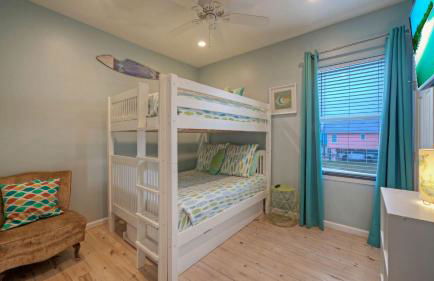 Waterfront, Shared Boat Dock & Pool w/ Views Ariels Grotto by Avantstay - Foto 54