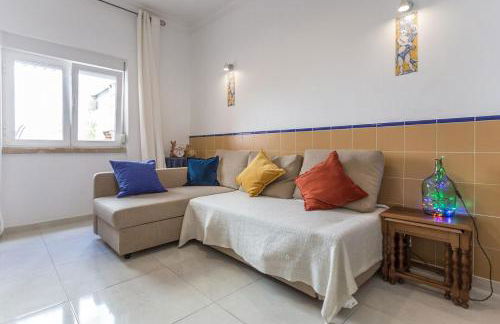 1-Bedroom Flat with Terrace, near Metro & Arena - Photo 20