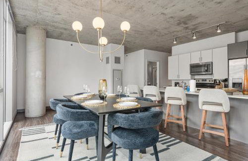 Linea Luxury Living with Indoor Pool and Rooftop Views in The Loop - Photo 10