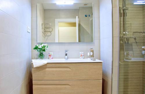 Feelathome Madrid Suites Apartments - Photo 60