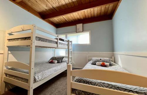 Exposed Beam 3BR Modern Mountain Retreat - Foto 24