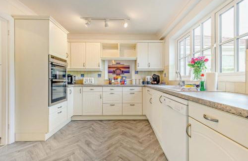 Henrow House Lymington 4 Bed Detached Home with Hot Tub - Foto 5