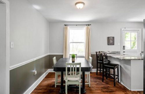 Private House + Yard Central Location to all RVA - Foto 32