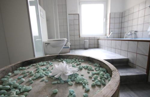 Moderne Studio Apartments und 120qm Wohnungen in Oberhausen, ideal für Geschäftsreisende und Monteure - Foto 58