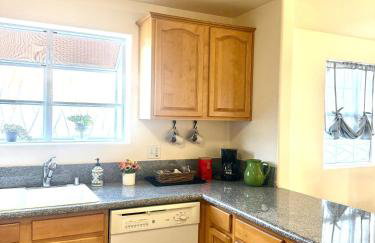 Spacious 3BR 3BA Home ,Sleep 9,3 Car Garage Garden Near DTLA Pasadena Hollywood - Foto 16