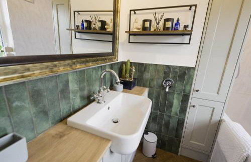 Quirky & cosy 1 or 2 bedroom house in peaceful village - Photo 54