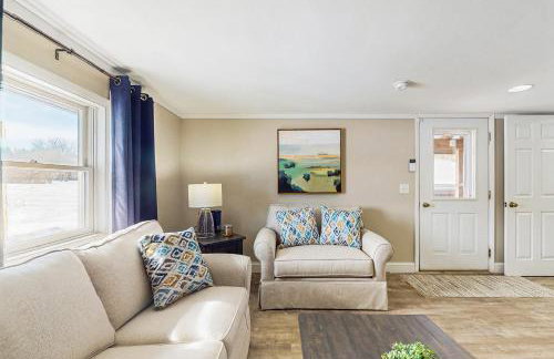 Close to Lake George! Couples Retreat with Pool - Foto 15