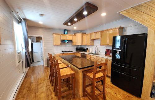 Nestled Away- Comfortable 3BDRM, Central Location - Foto 14