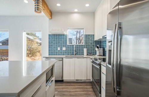 Timber & Tin D 2Bed 2Bath w Pool & Rooftop Deck - Foto 28