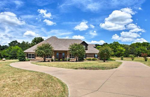 Spacious Stallion Lake Ranch Home with Patio - Foto 1