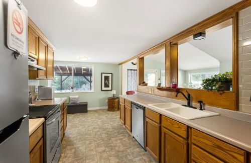 MacArthur Lakefront • Sunroom • Sleeps 6 - Foto 29