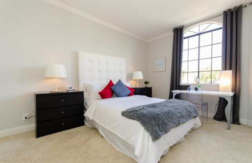 Designer Penthouse 2 Bedroom with Balcony Beverly Hills Adjacent - Foto 21