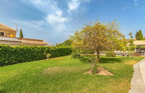 Gorgeous Home In Alhaurin De La Torre - Photo 19