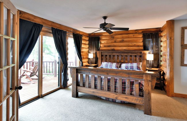 Lumberjack Lodge - Photo 3