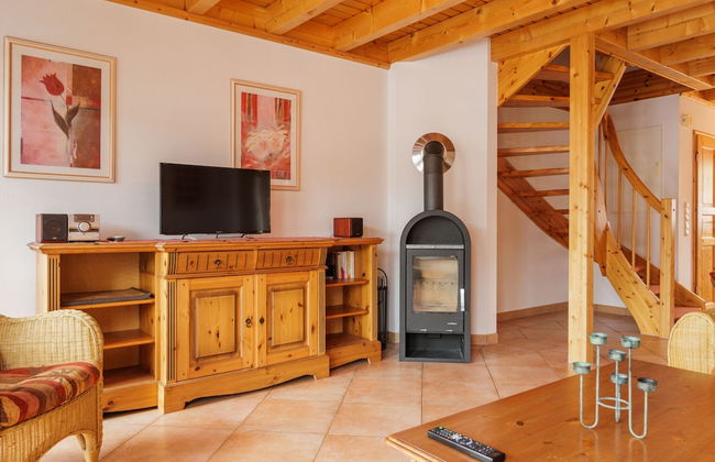 Cozy Holiday Home with Wood Burning Stove near Water - Foto 5