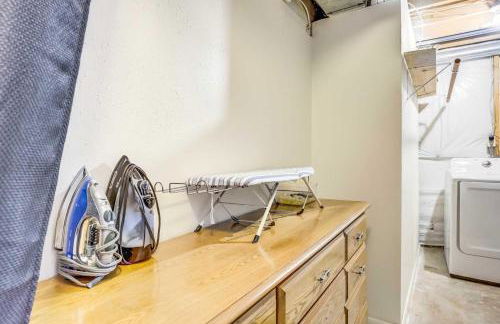 Witches Hollow Pet-Friendly Retreat Near Airport - Foto 53