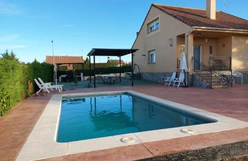 Disfrutar y relajarse en el Robledal - Foto 1