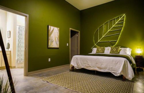 Peridot Suite - NEW 2bdrm 2bath Loft near Mass! - Photo 24