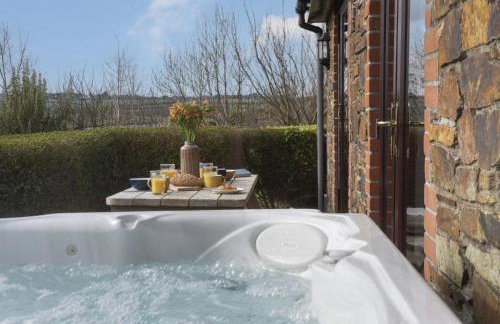 Hot Tub Bungalow - Close to Portreath - Free WiFi - Free Parking - Pet Friendly - Foto 31