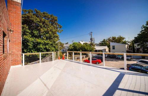 Why Knot Getaway…Rooftop with WaterView! Unit E - Foto 2