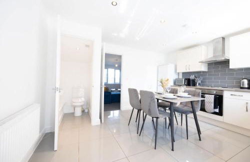 Contemporary 3 Bedroom Home with Garden & Parking - Foto 25