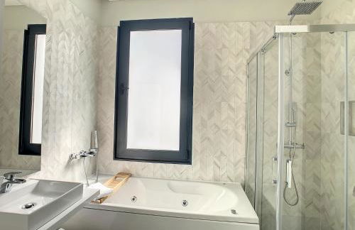 Noah - Private Sunset Hideaway by LovelyStay - Photo 15