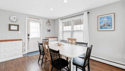 4BR Home | Walk to Beach & Downtown | Parking - Foto 5