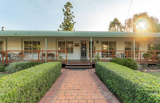 Birds 'n' Bloom Cottages - Photo 1