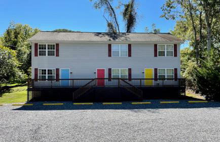 The Blue Door at Sylva Home Base Apartments - Foto 1