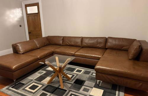 Large Luxury 4 bedroom home with parking - Foto 2