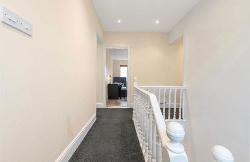 Spacious 6-Bed with Pool Table Desks in every room - Foto 24