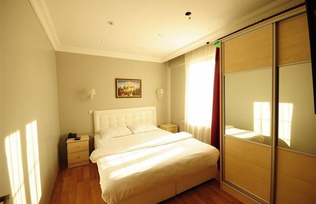 Sheriff Residence - Photo 16