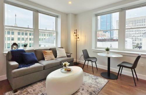 Fun Cozy Apts - 1 25 Mile Walk to TIAA Bnk Fld - Foto 6