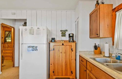 Whispering Waters Bayview Resort Cabin 4 - Foto 11