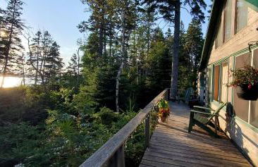 Eco-Friendly Peaceful Cabin with Lofted Interior and Water Views in Maine - Foto 5