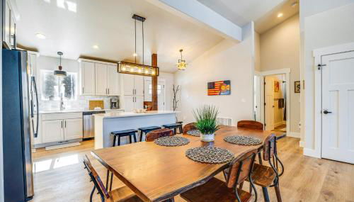 Modern Florissant Mountain Retreat with Deck and Grill - Foto 3