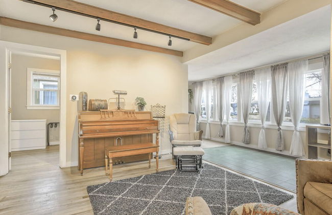 2BR Central Location Big Backyard & Dog Friendly! - Photo 27