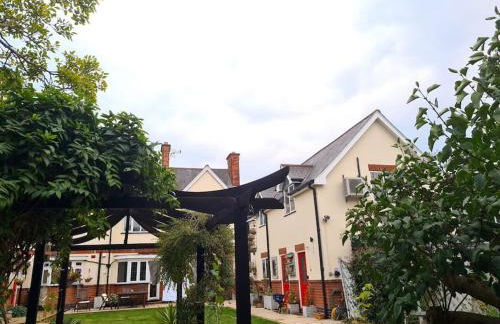 Peaceful self contained Studio in lovely garden. - Photo 1