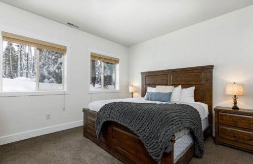 The Moccasin Lodge with Hot Tub and Fire Pit Escape - Foto 32