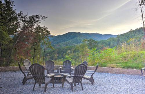 Family Holiday Retreat! Mtn-View Blue Ridge Home - Foto 2