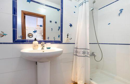 Seaside House With Heated Pool - Photo 23