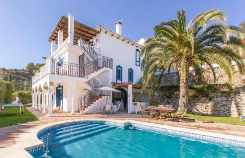 Lilia Barajas - Photo 1