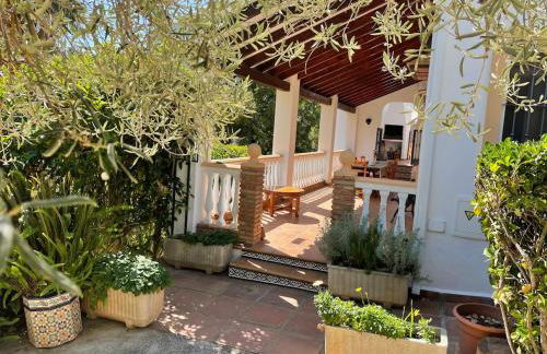 Authentic Luxury Villa in Oasis with Pool close to Malaga - Foto 5