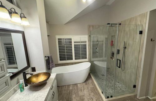 Riverside Views & Pool Retreat - Foto 22